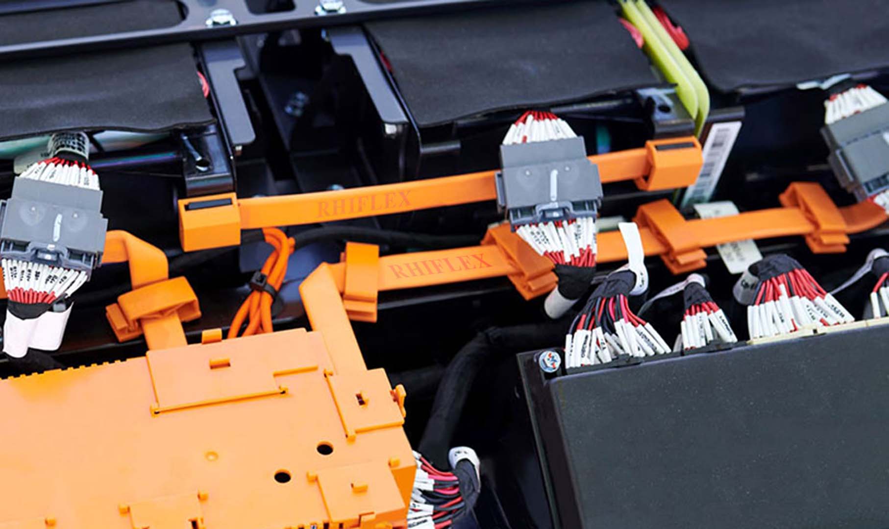 電動(dòng)汽車鋰電池選型與母排連接方案